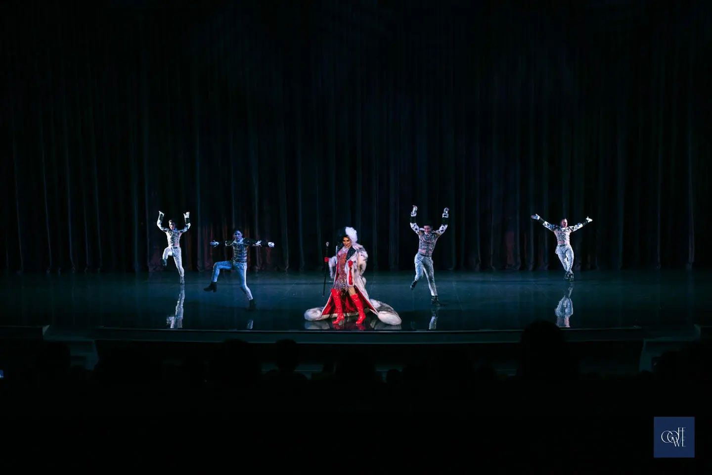 🎭 Колизей (Colosseum Show Pattaya)